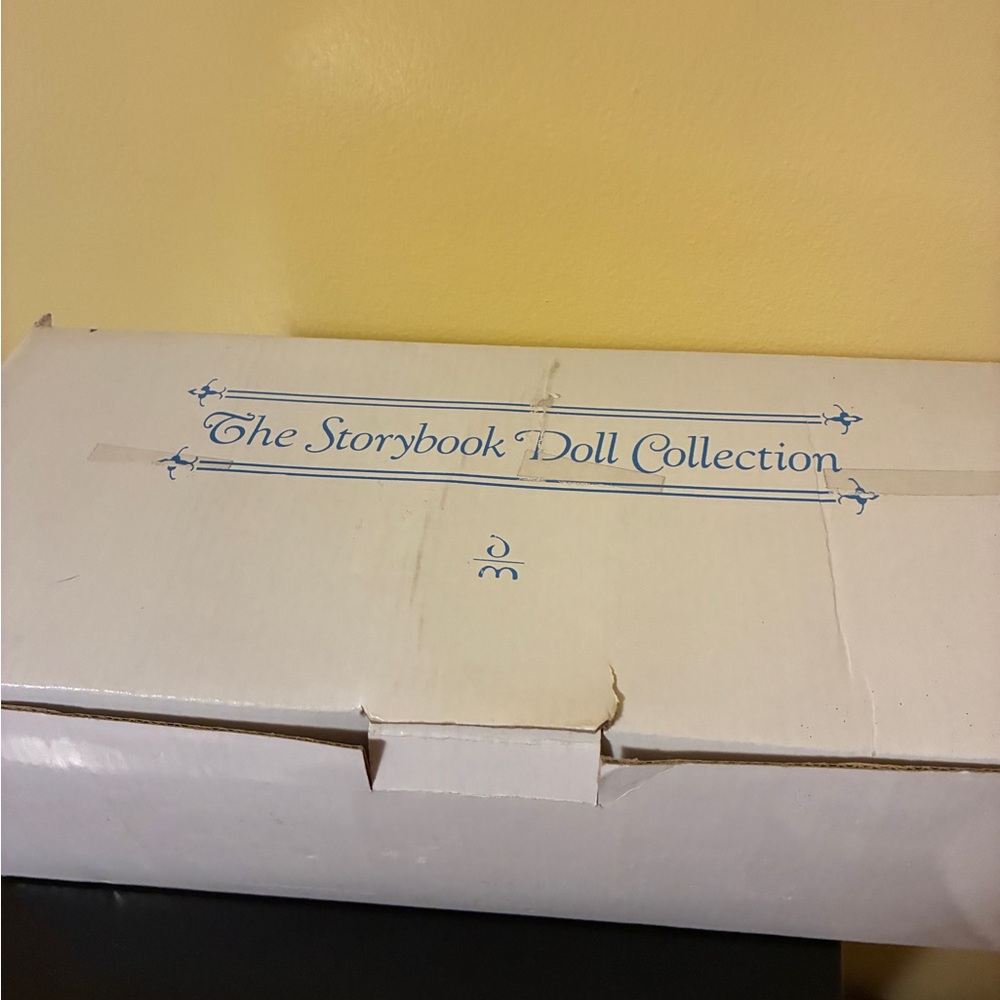 Danbury Mint Storybook Collection Snow Queen Porcelain Doll in Cream Satin Dress - Picture 9 of 9